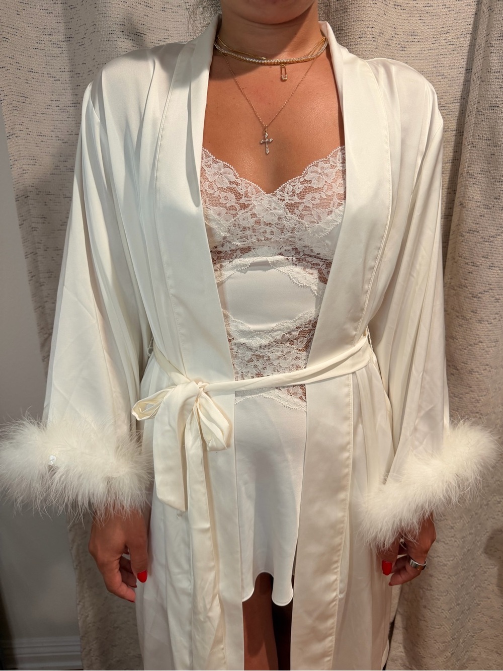 House of Harlow 1960 White Satin Feather Sleeve Robe - Picture 5 of 15